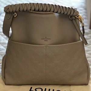 Louis Vuitton Maida Hobo